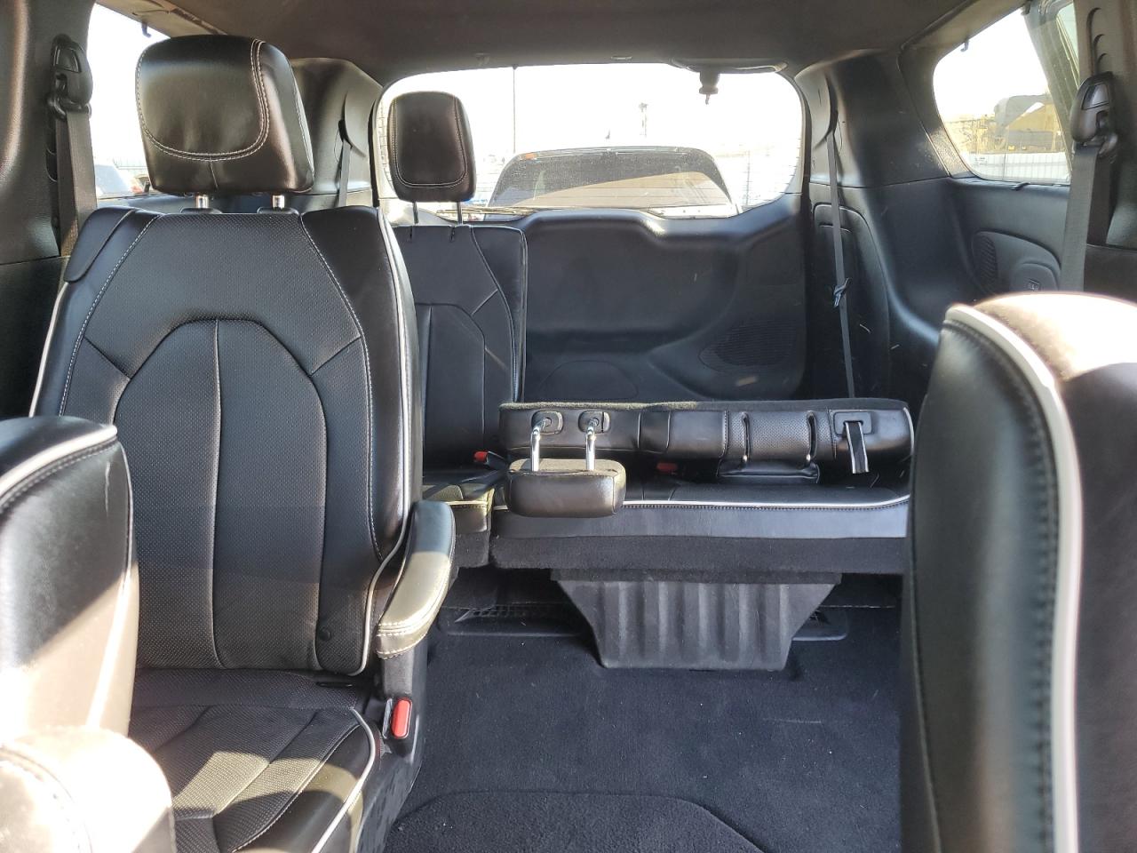 2020 Chrysler Pacifica - Image 10