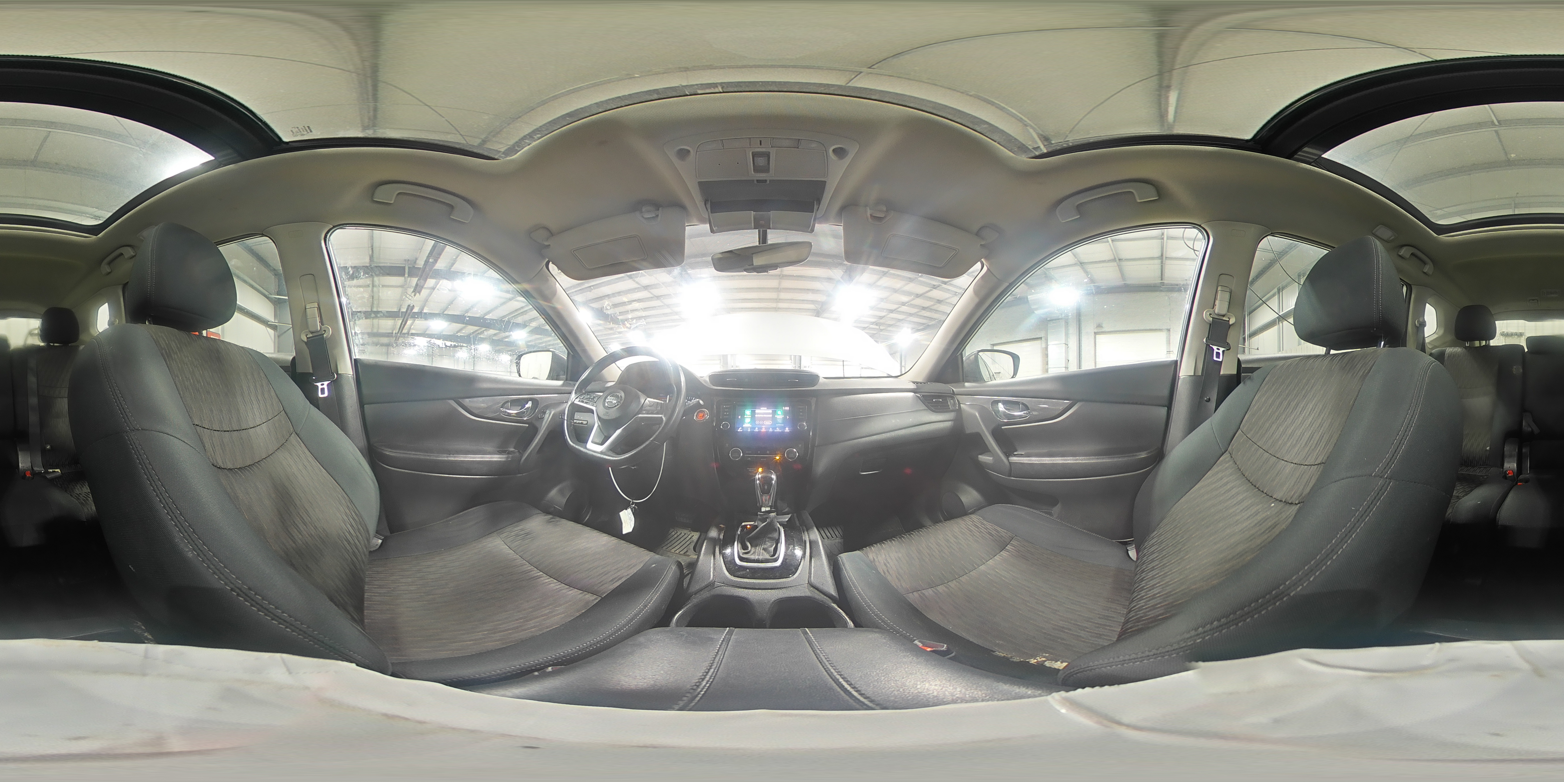 2018 Nissan Rogue - Image 16