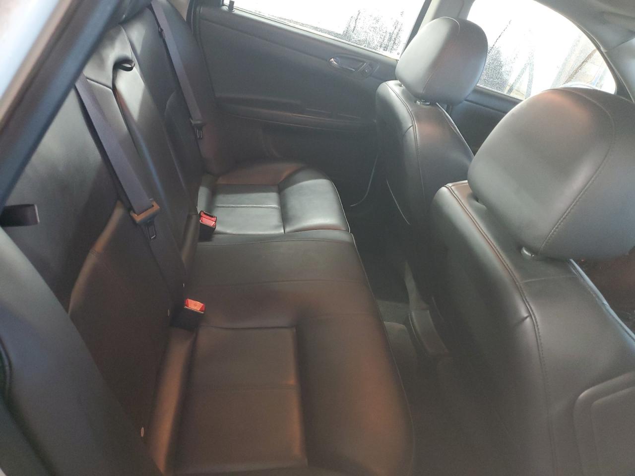2011 Chevrolet Impala - Image 10