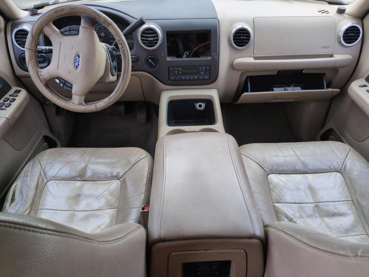 2004 Ford Expedition - Image 8