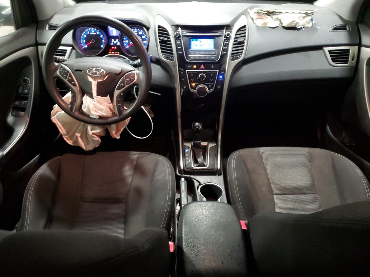 2016 Hyundai Elantra - Image 8