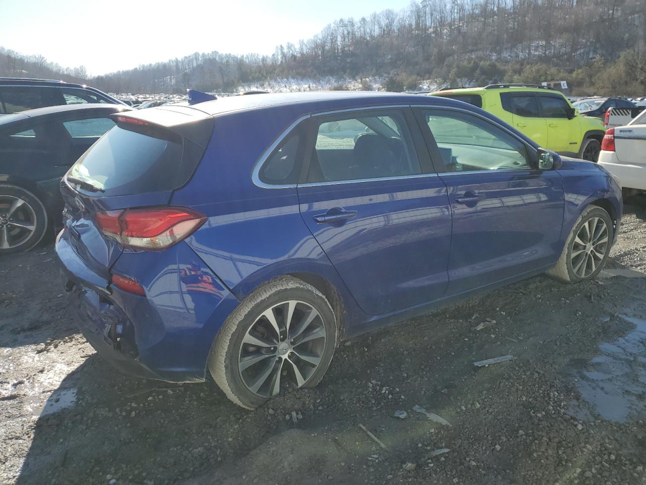 2019 Hyundai Elantra - Image 3