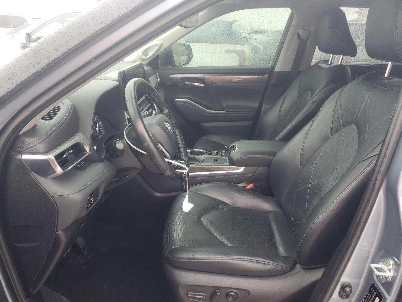 2021 Toyota Highlander - Image 7