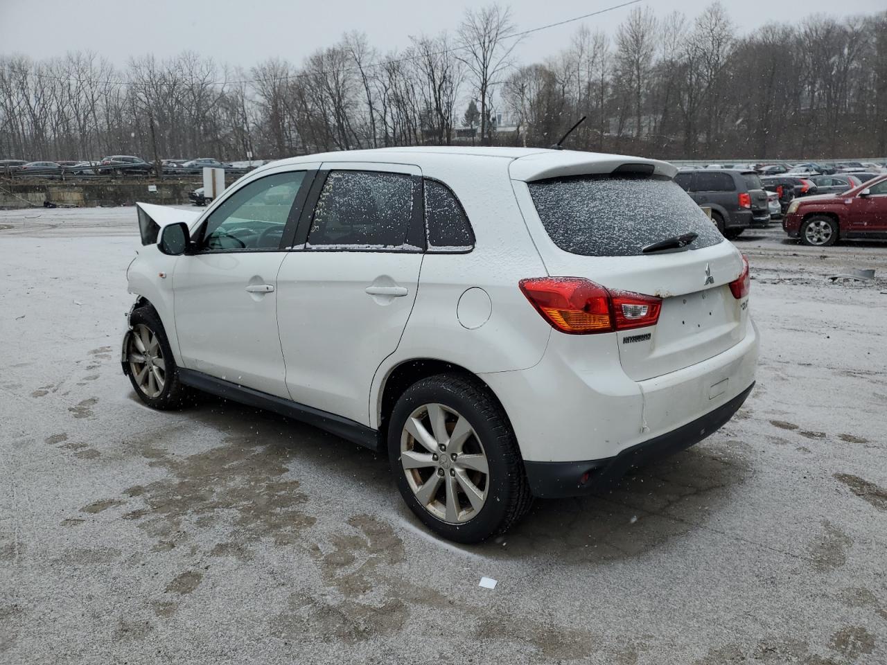 VIN 4A4AR3AU2FE028013 2015 MITSUBISHI OUTLANDER no.2