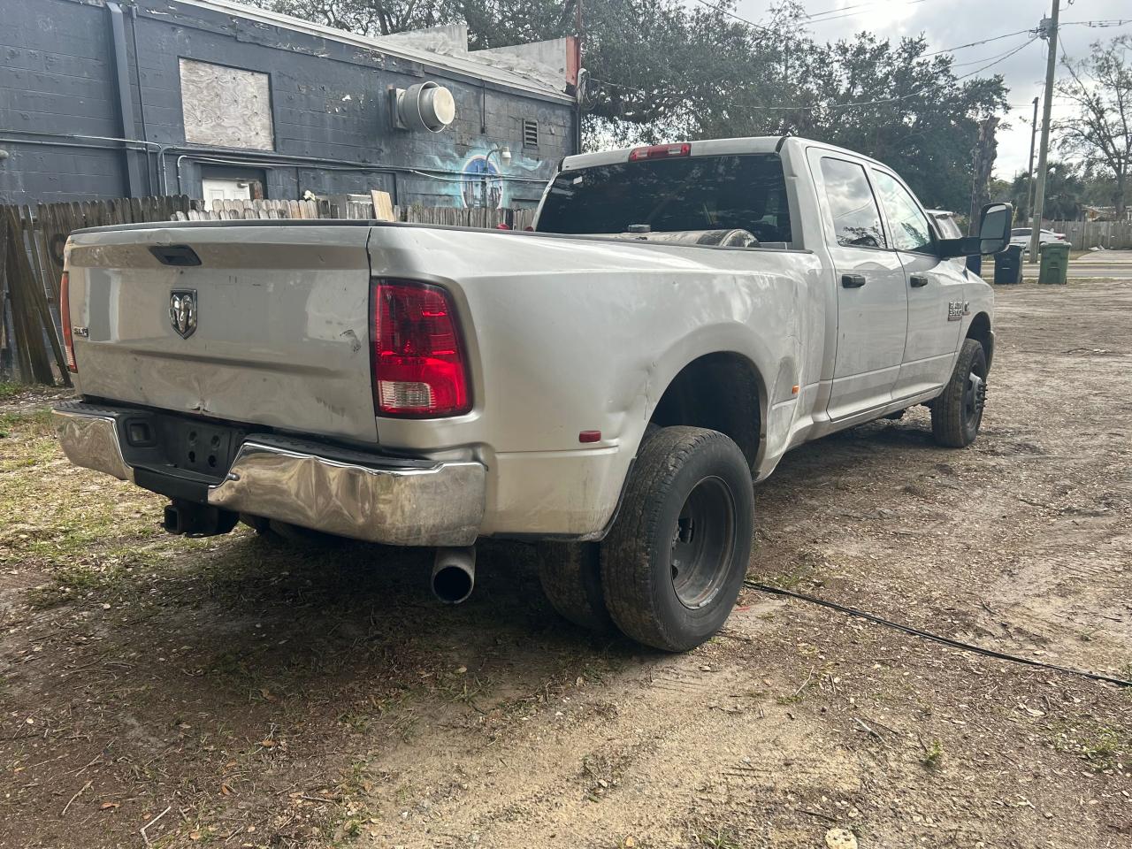 2014 RAM 3500 - Image 4