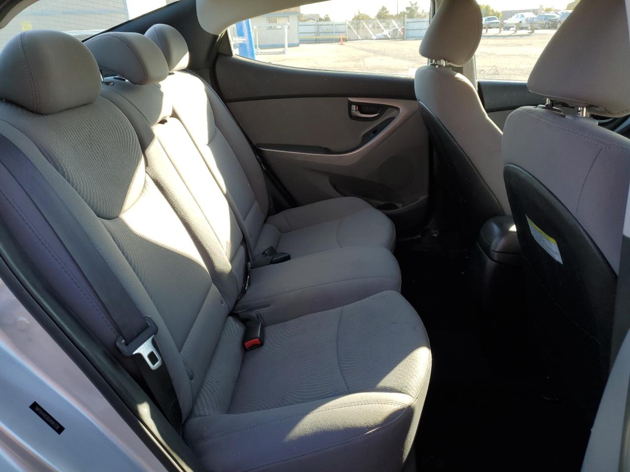2016 Hyundai Elantra - Image 10
