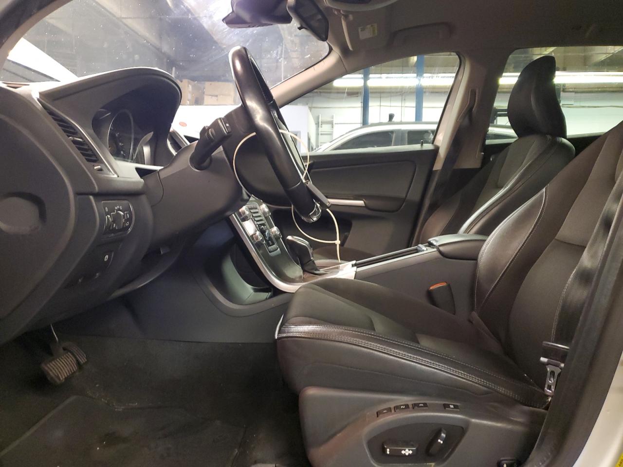 2015 Volvo XC60 - Image 7