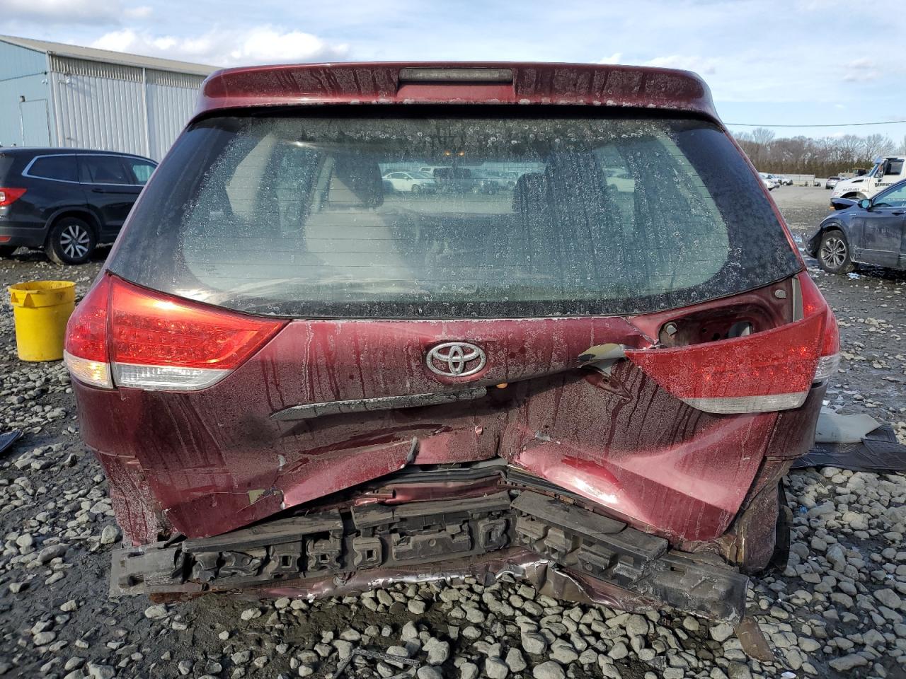 2012 Toyota Sienna - Image 6