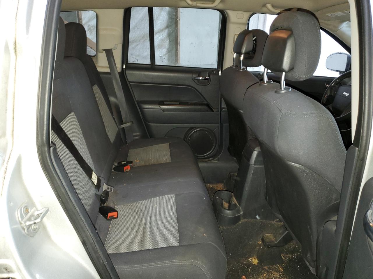 2010 Jeep Compass - Image 11