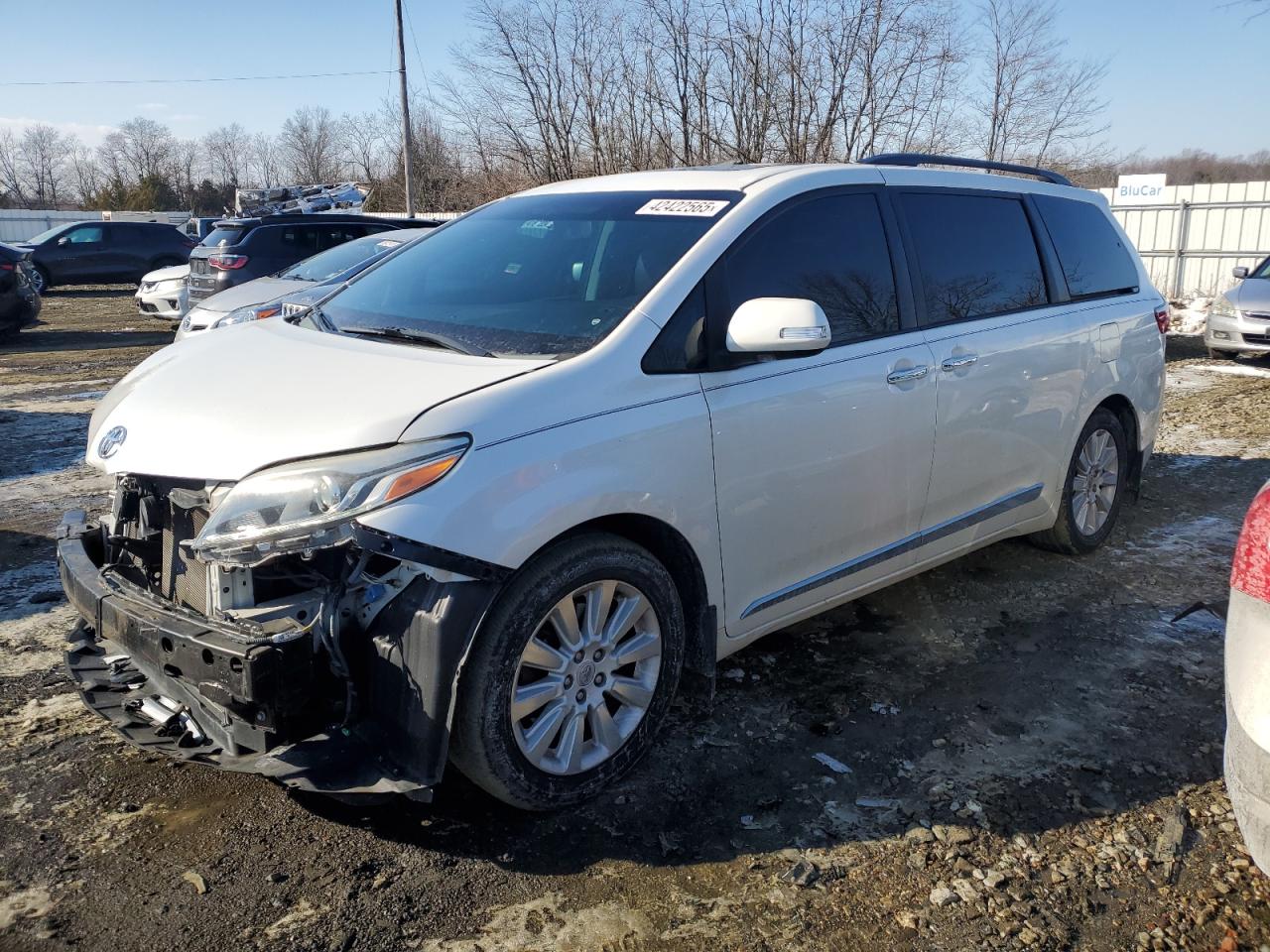 2015 Toyota Sienna - Image 1