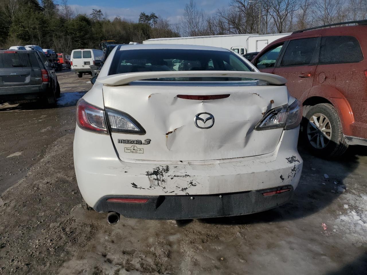 2011 Mazda 3 - Image 6