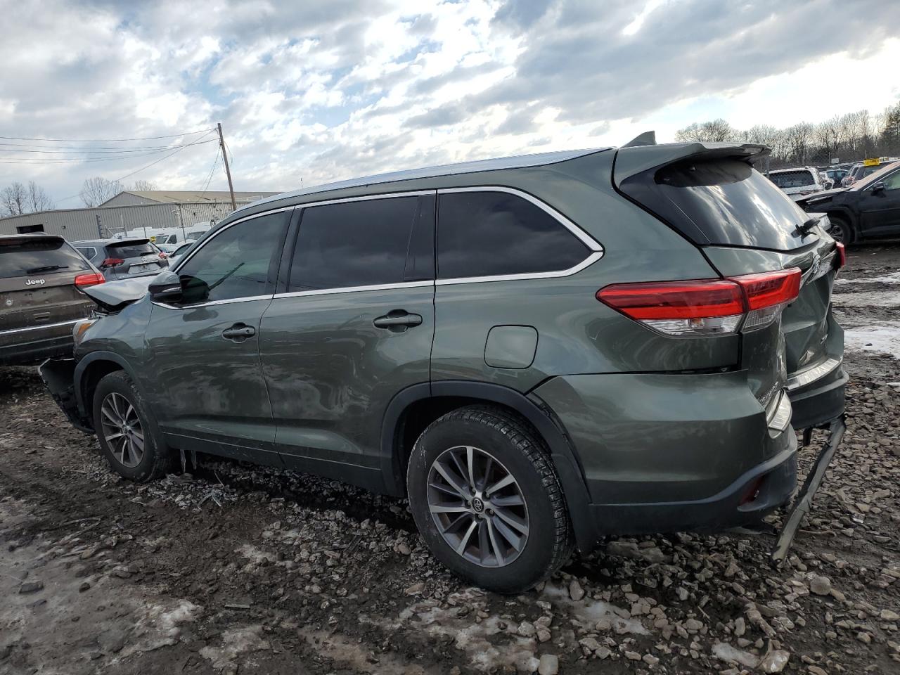 2019 Toyota Highlander - Image 2
