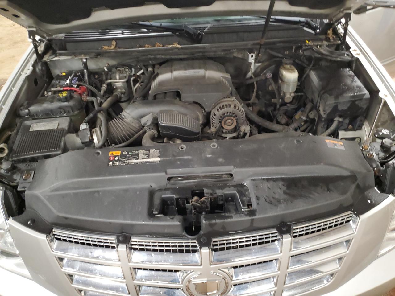 2011 Cadillac Escalade - Image 12