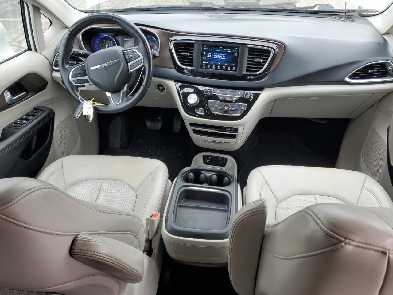 2018 Chrysler Pacifica - Image 8