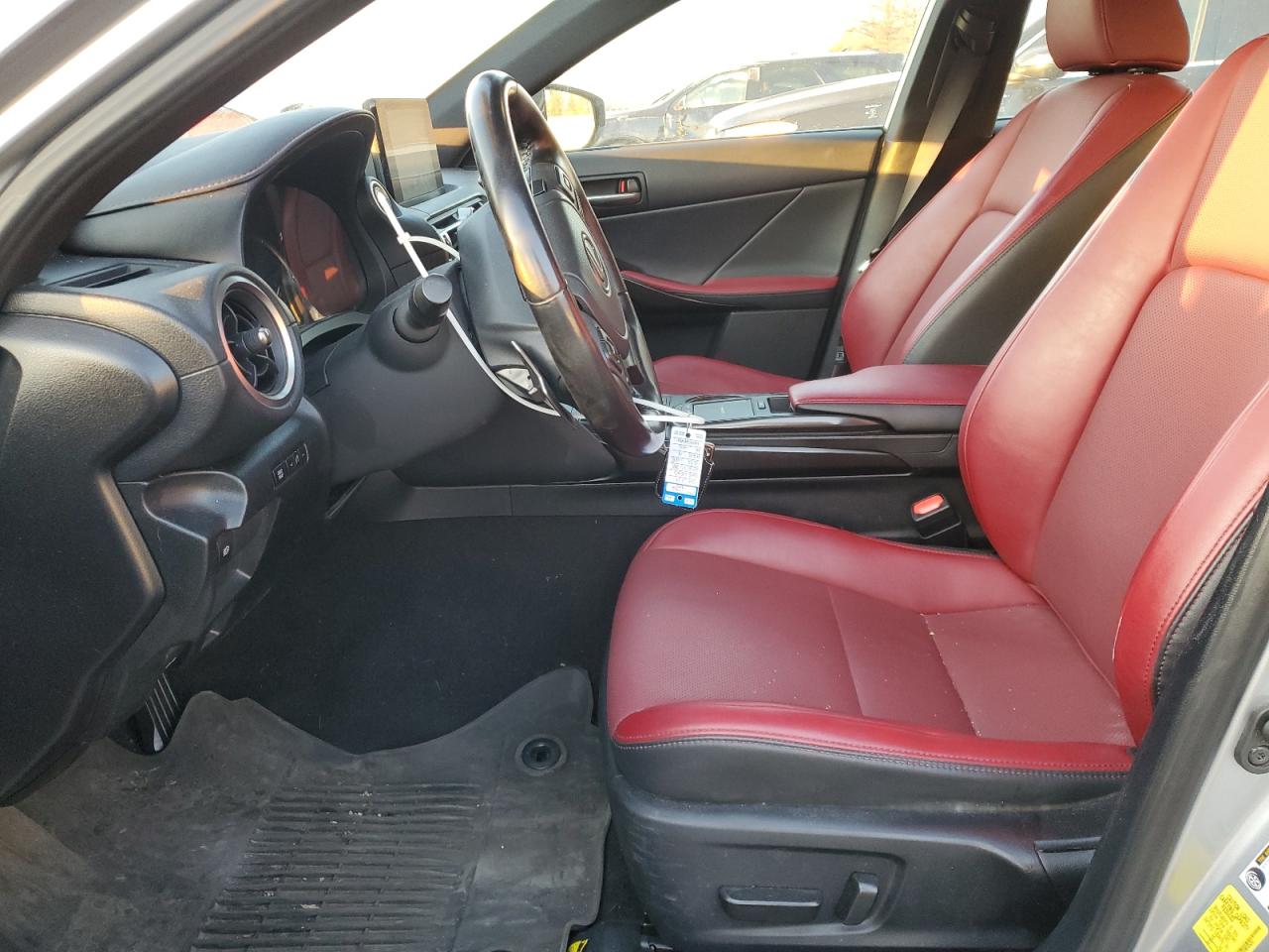 2021 Lexus IS - Image 7