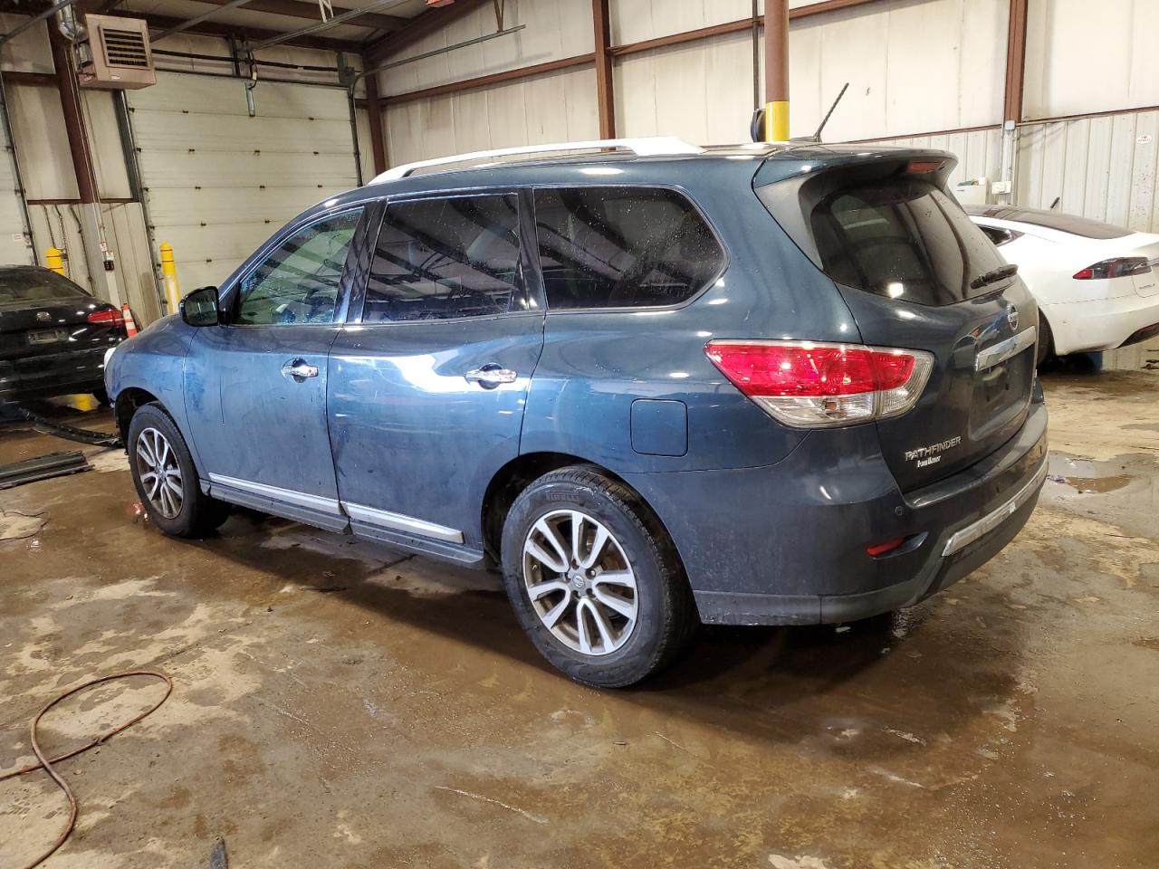 2014 Nissan Pathfinder - Image 2