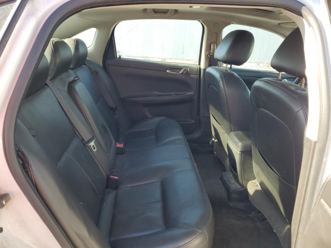 2010 Chevrolet Impala - Image 10