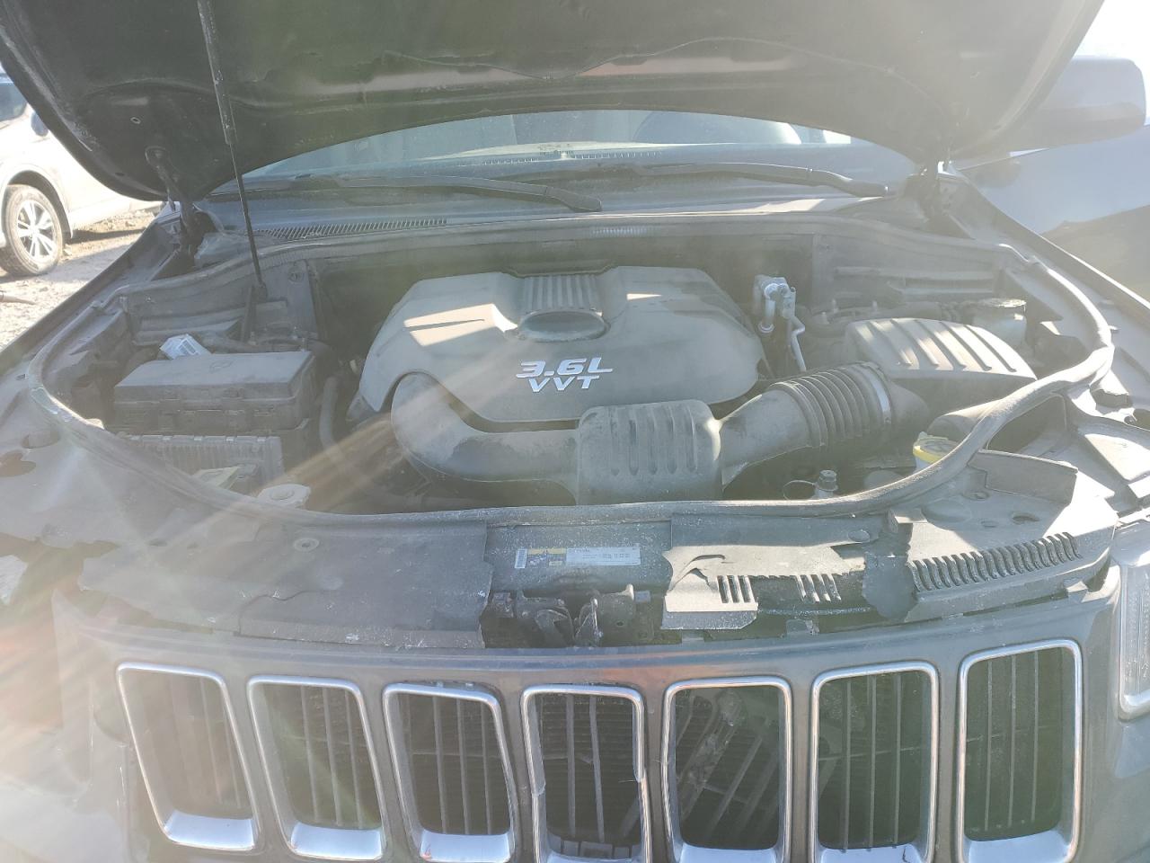 2014 Jeep Grand Cherokee - Image 12