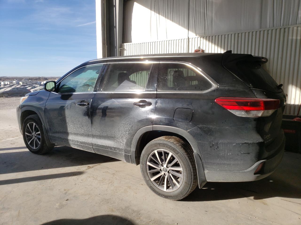 2018 Toyota Highlander - Image 2