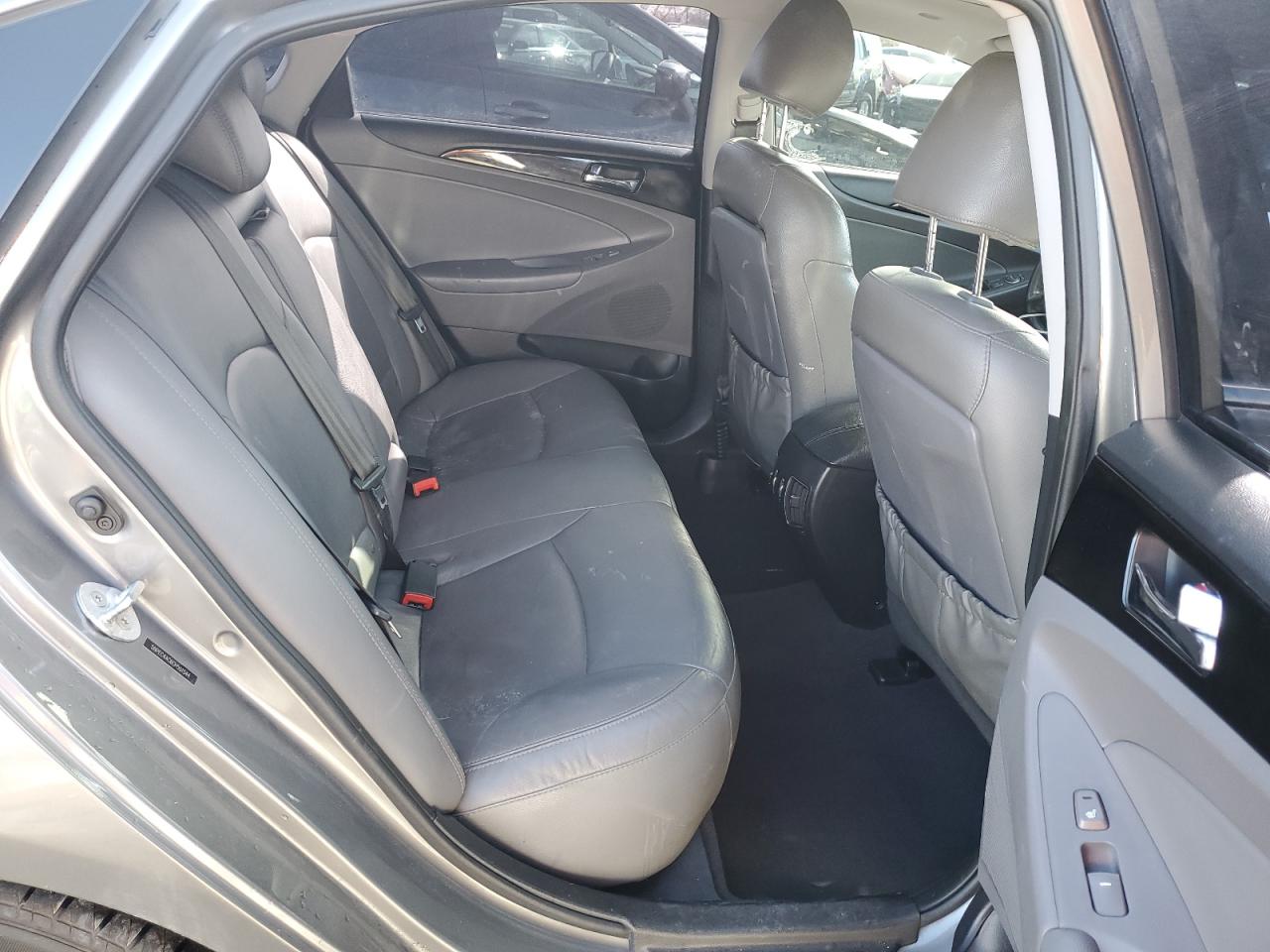 2012 Hyundai Sonata - Image 10