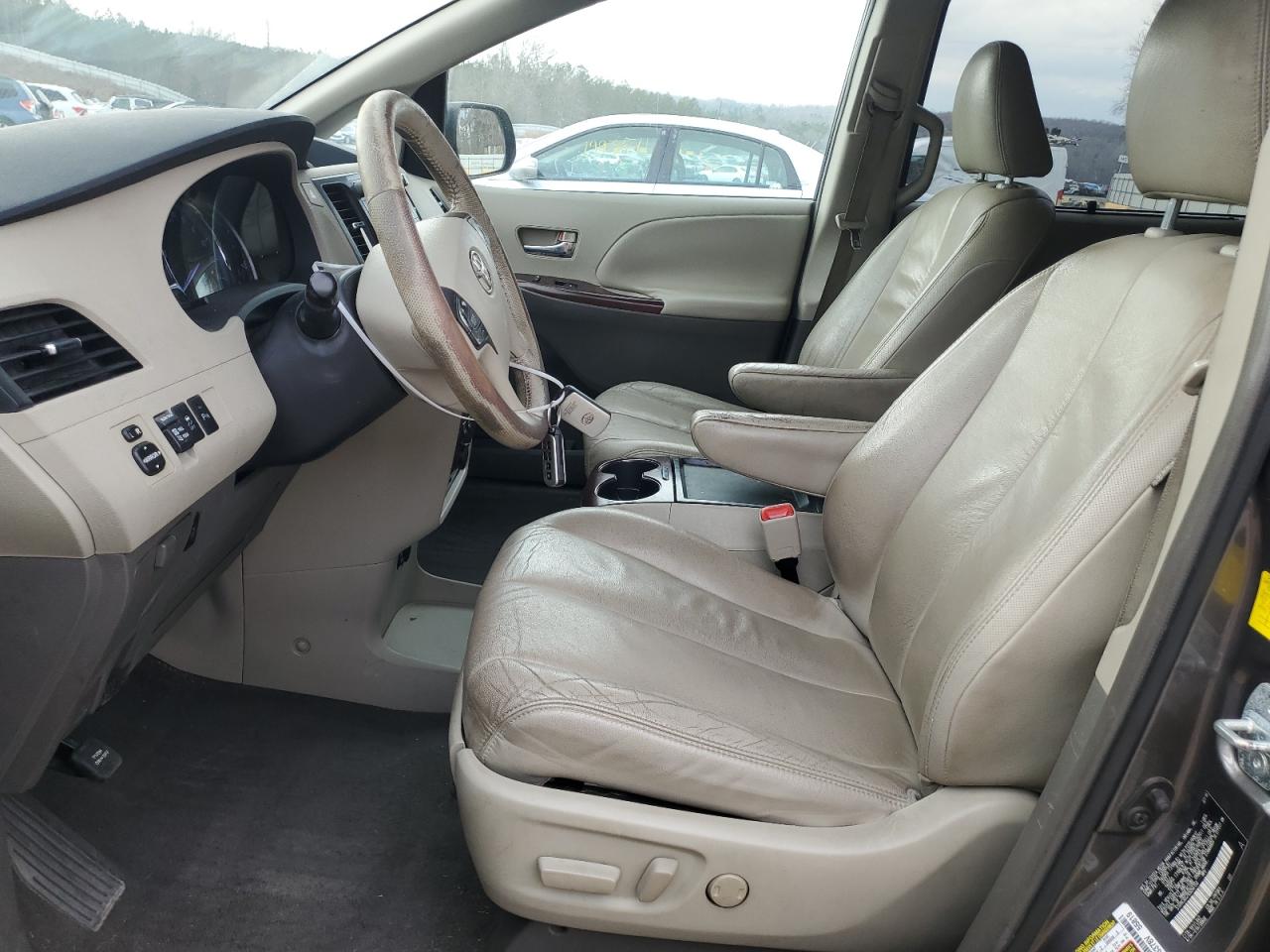 2011 Toyota Sienna - Image 7