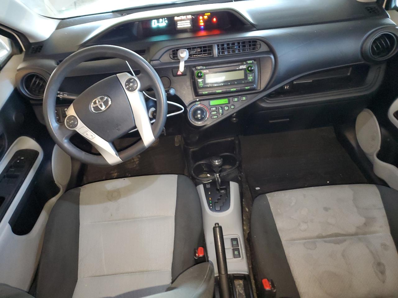 2014 Toyota Prius - Image 8