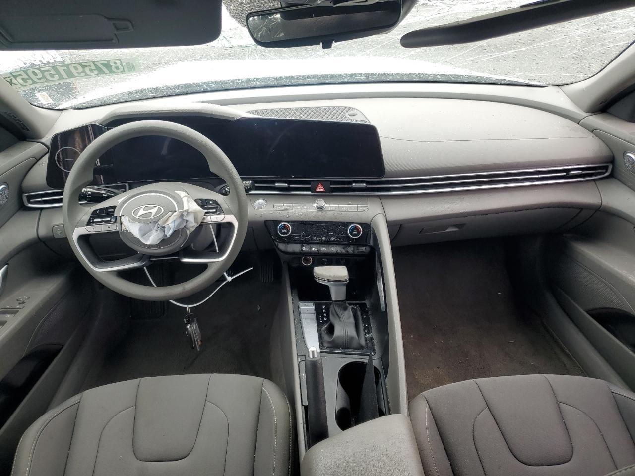 2024 Hyundai Elantra - Image 9