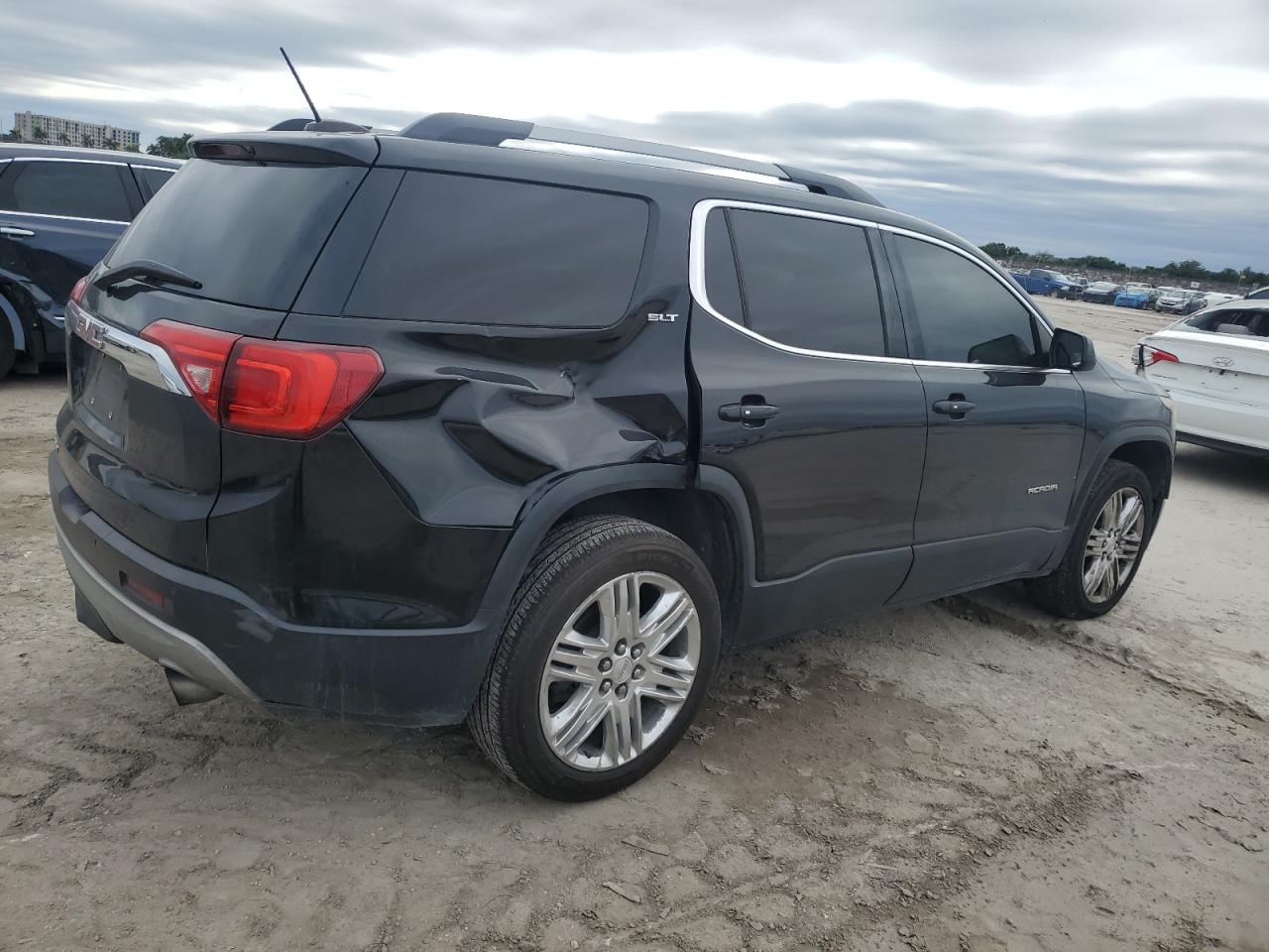 2017 GMC Acadia - Image 3