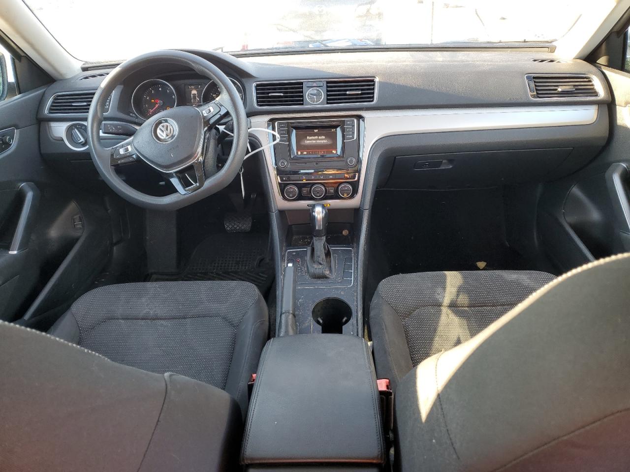 2017 Volkswagen Passat - Image 8