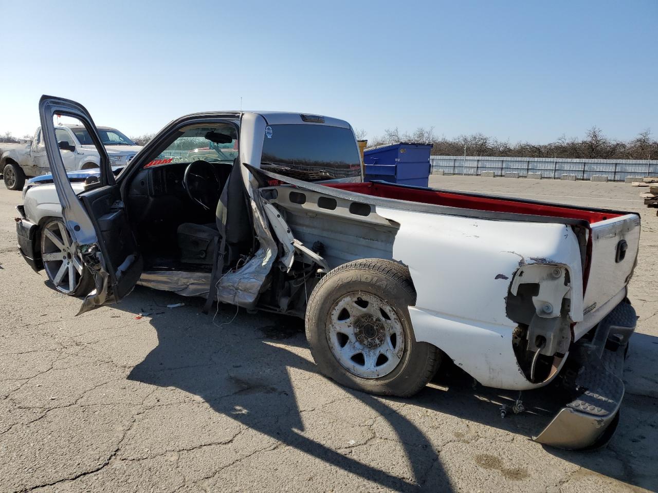 2007 Chevrolet Silverado - Image 2