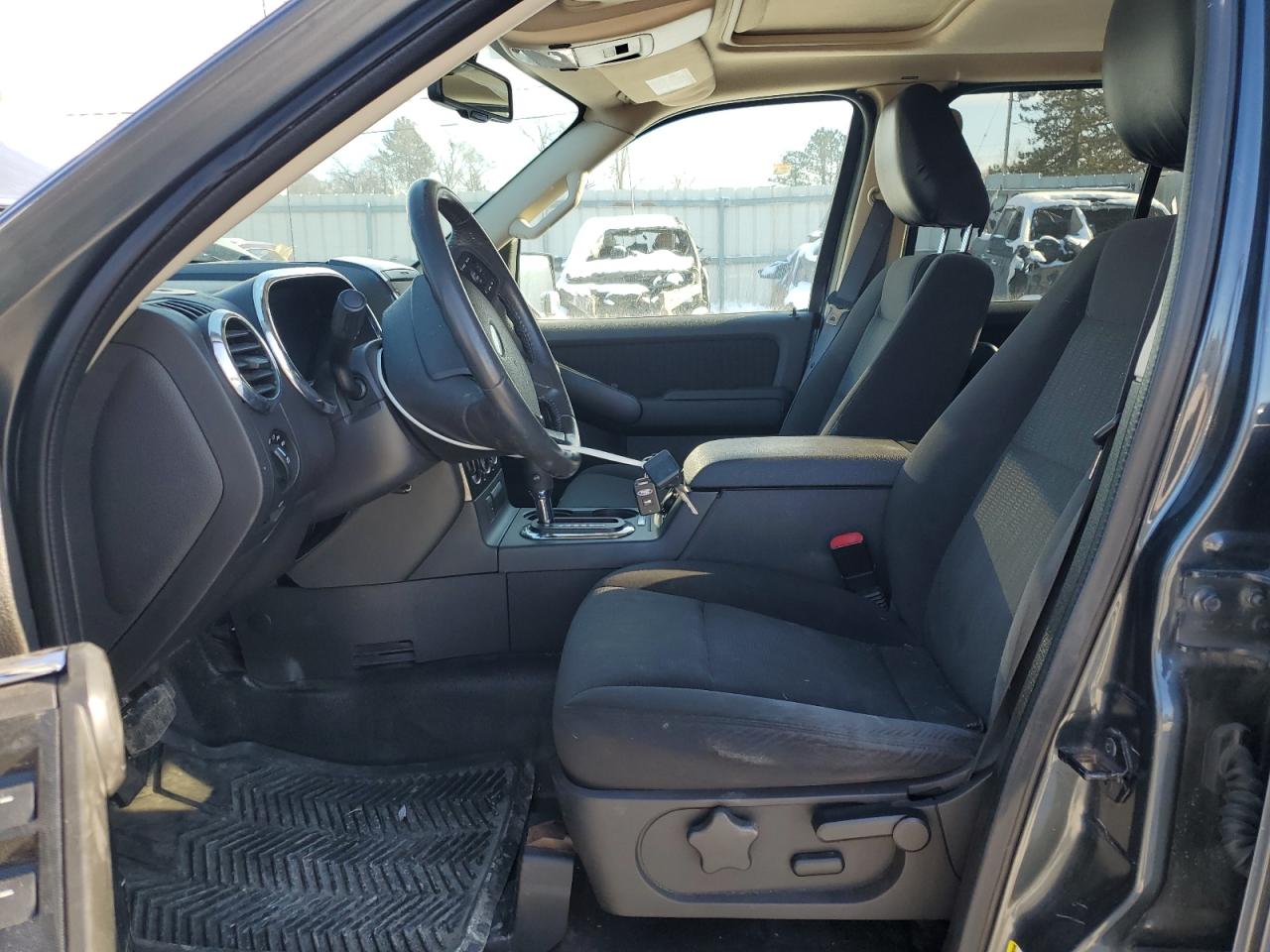 2010 Ford Explorer - Image 7