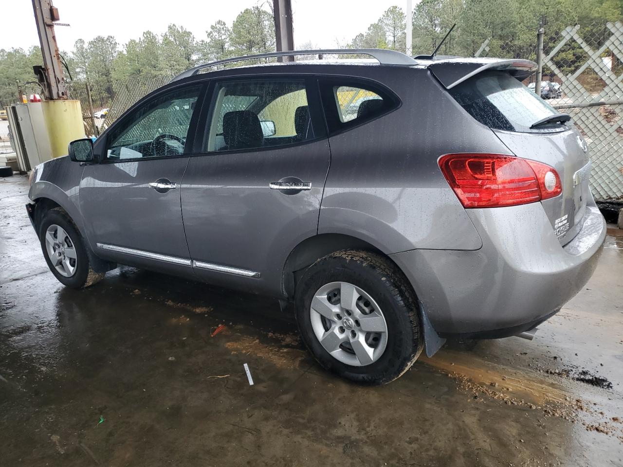 2015 Nissan Rogue - Image 2