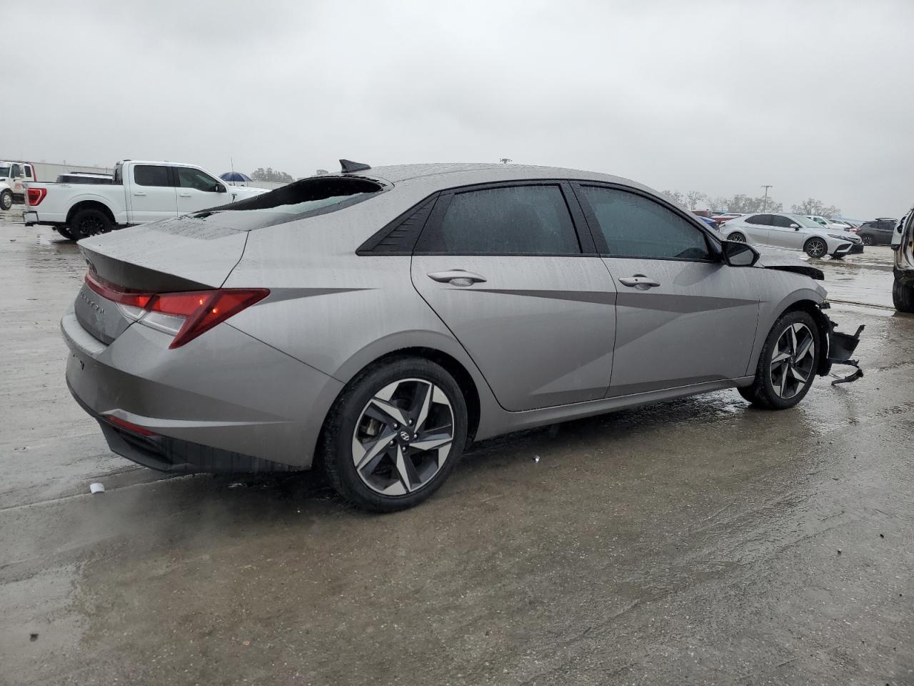 2023 Hyundai Elantra - Image 3