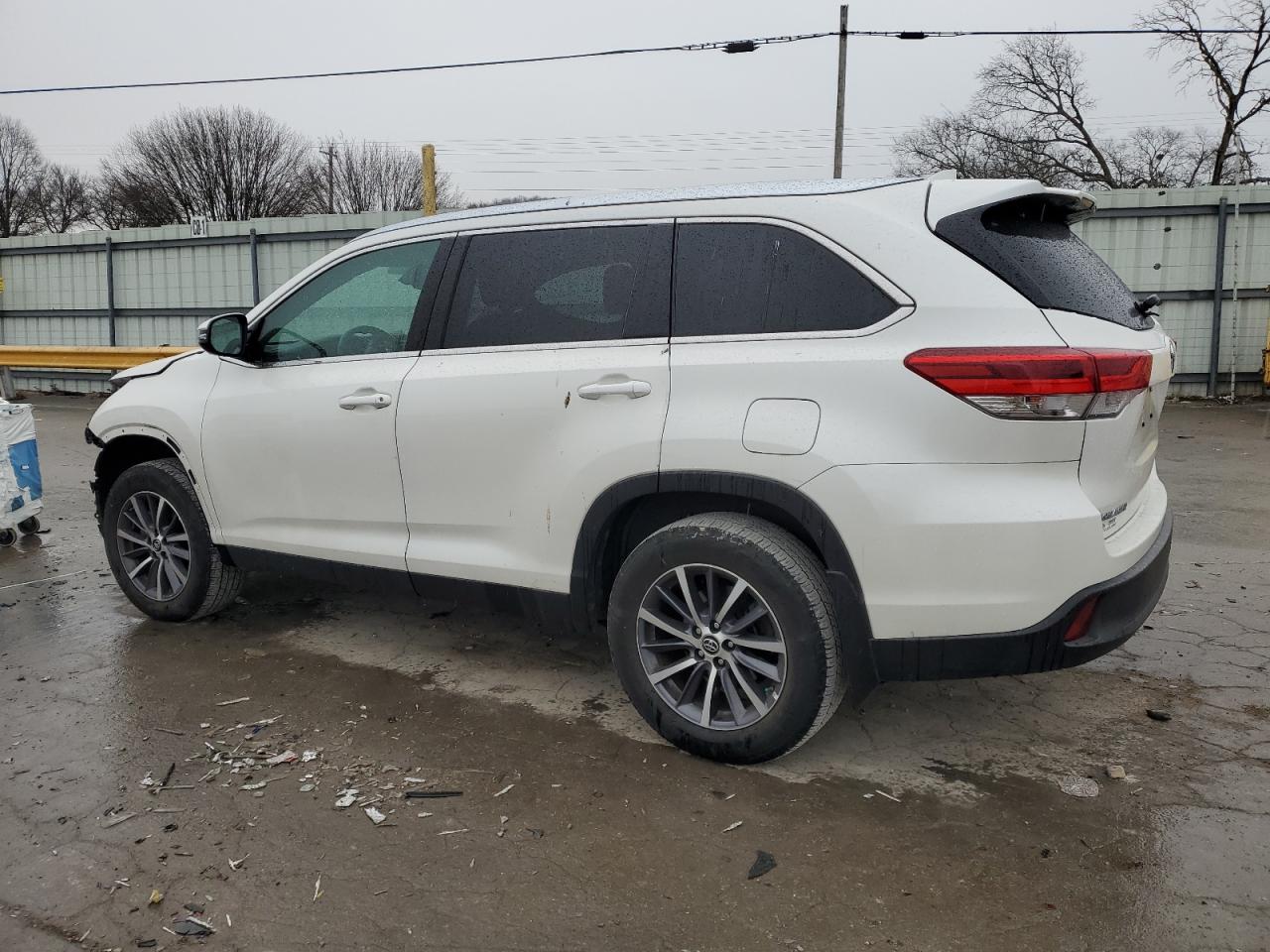2019 Toyota Highlander - Image 2