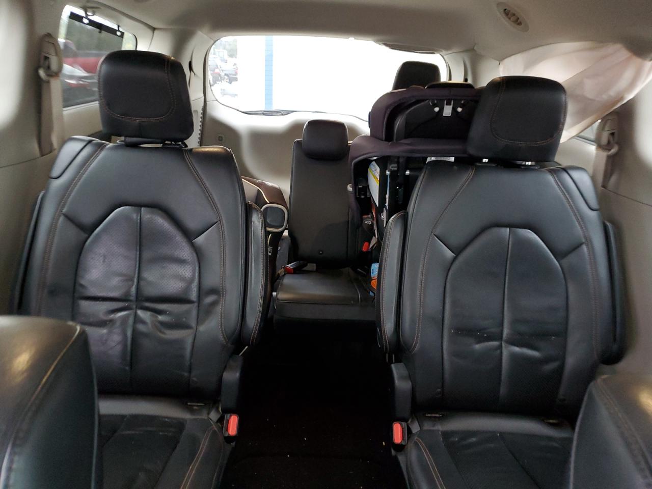 2017 Chrysler Pacifica - Image 10