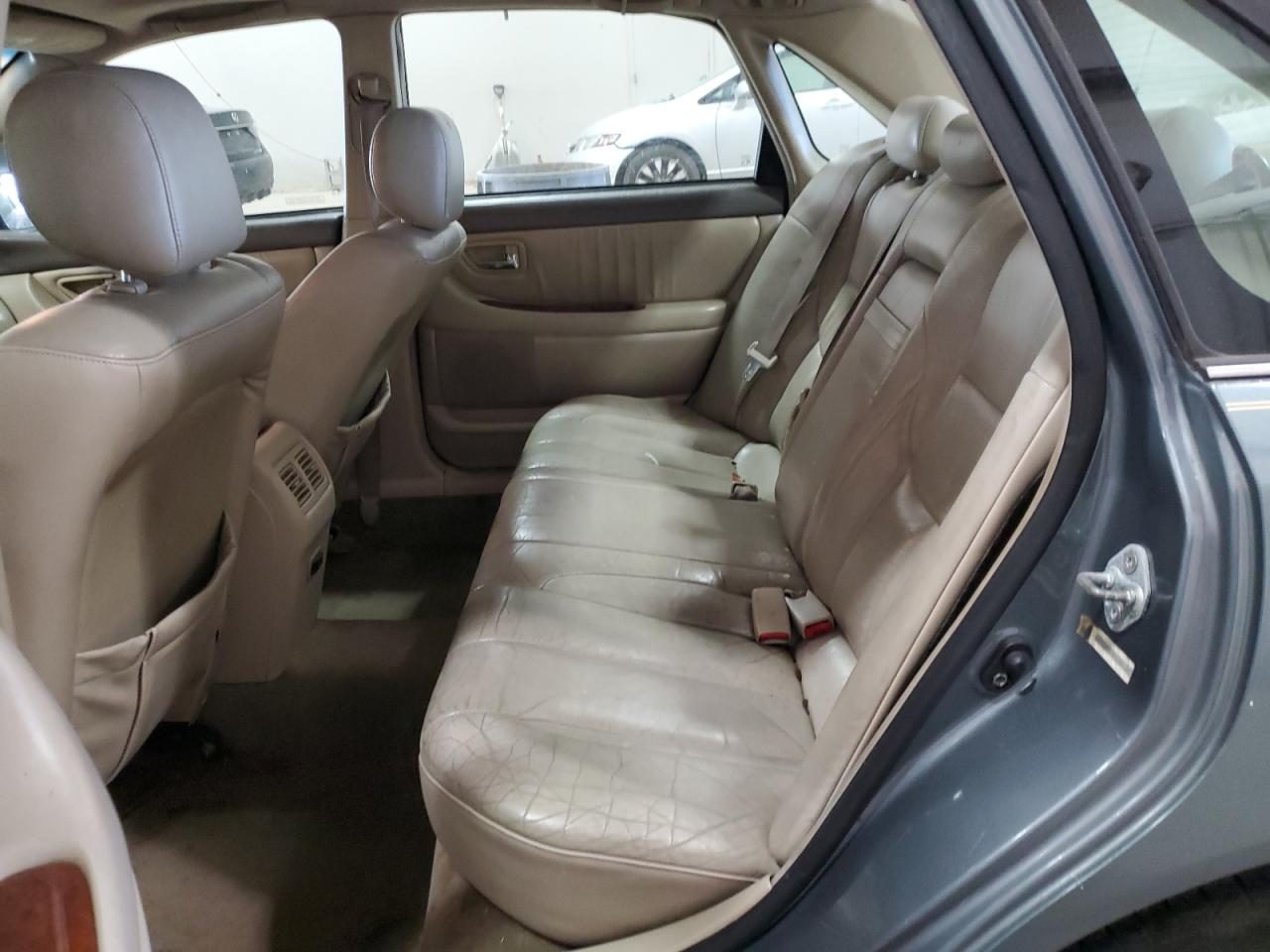 2002 Toyota Avalon - Image 11