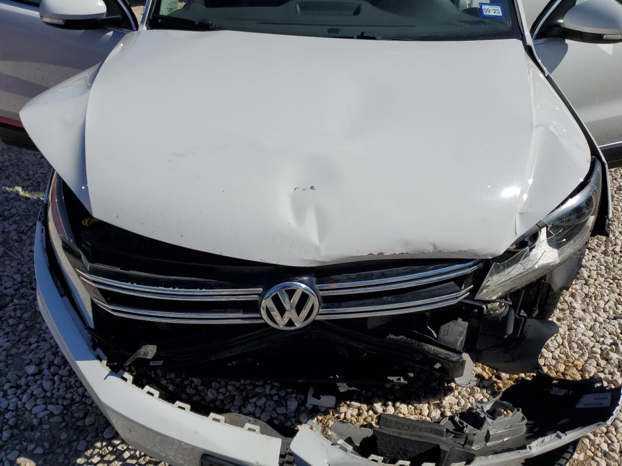 2017 Volkswagen Tiguan - Image 12