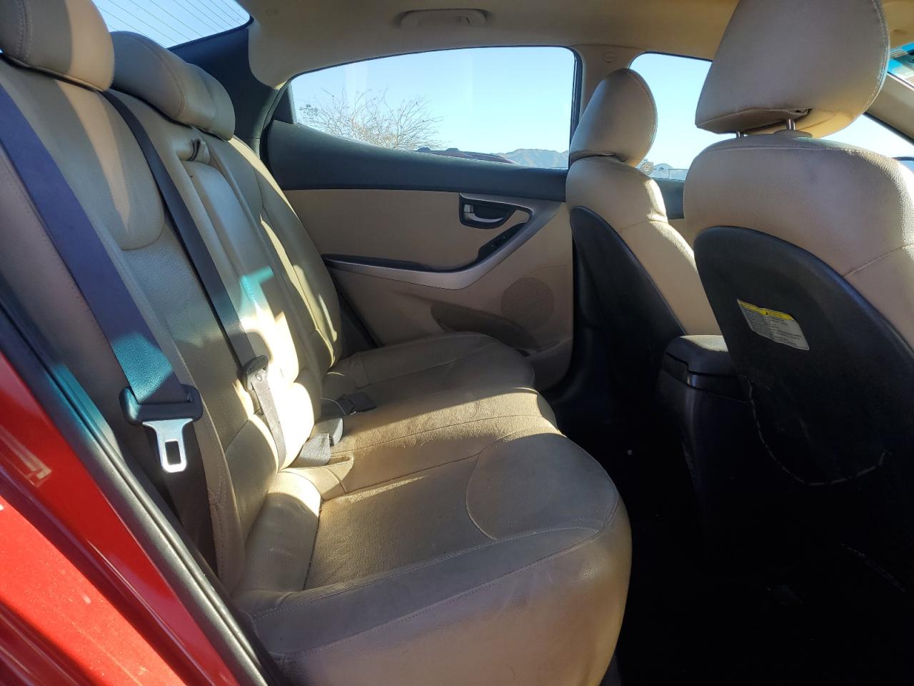2011 Hyundai Elantra - Image 10