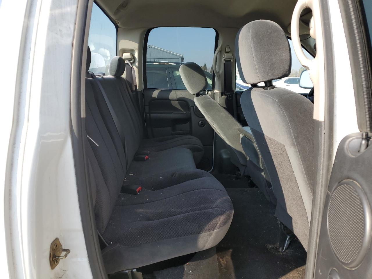 2005 Dodge RAM - Image 10