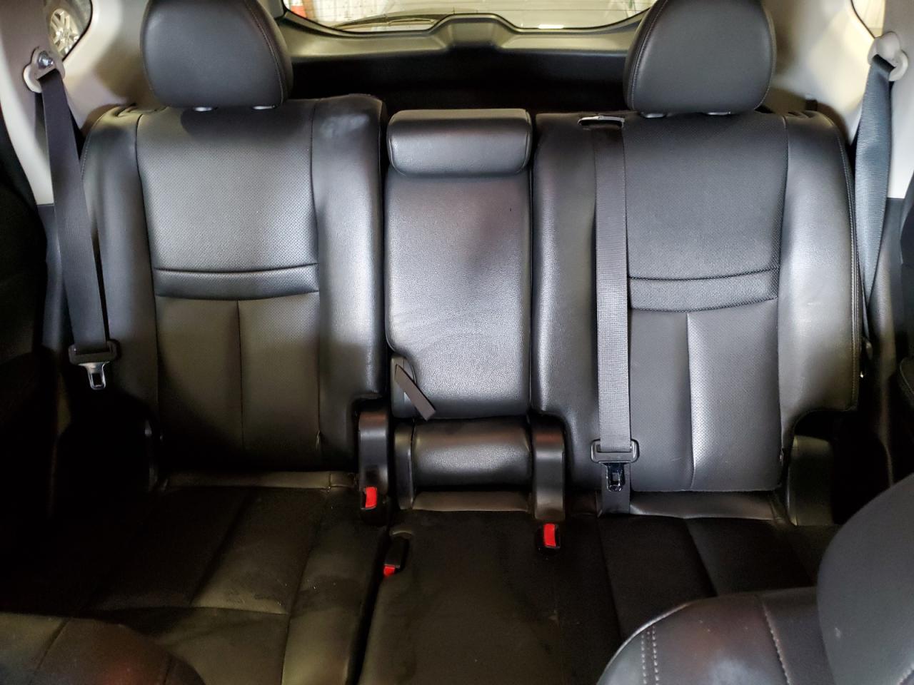 2018 Nissan Rogue - Image 10