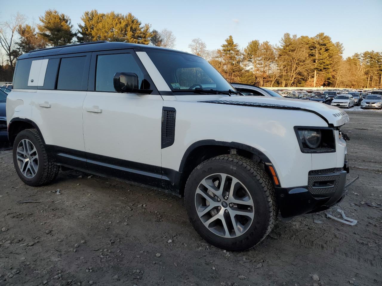 2023 Land Rover Defender - Image 4