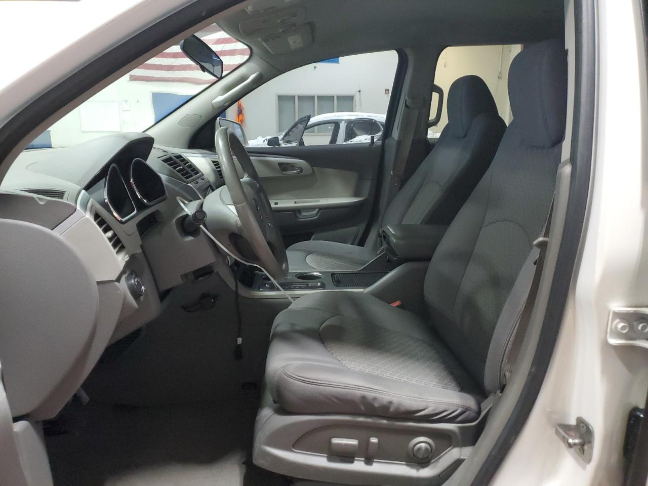 2010 Chevrolet Traverse - Image 7