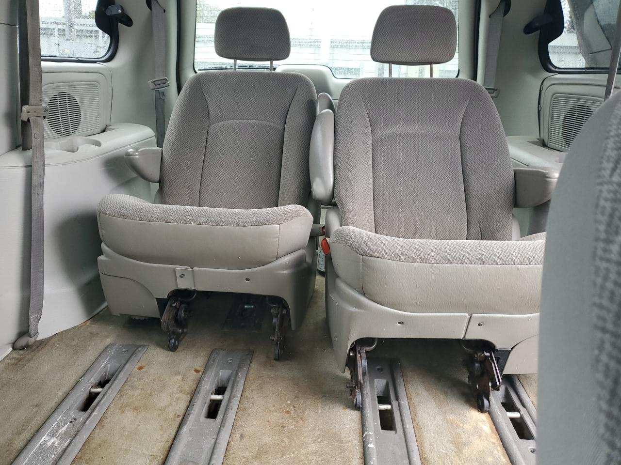 2005 Dodge Caravan - Image 10