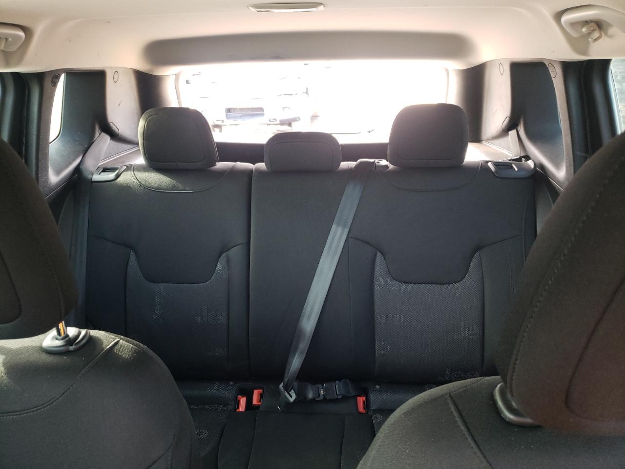 2016 Jeep Renegade - Image 10