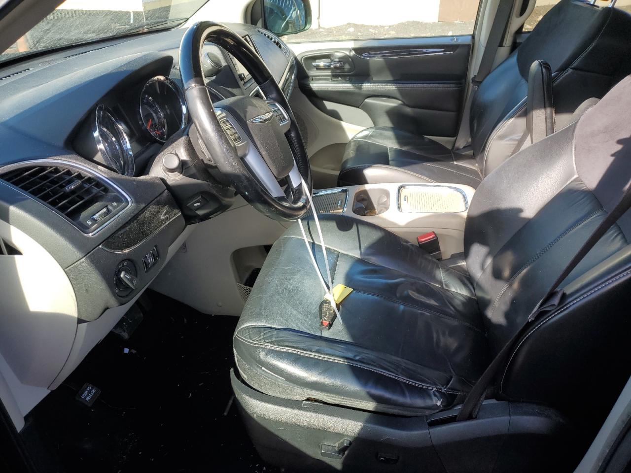 2015 Chrysler Town & Country - Image 7