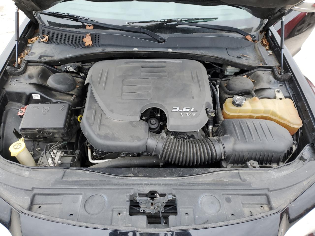 2012 Chrysler 300 - Image 11