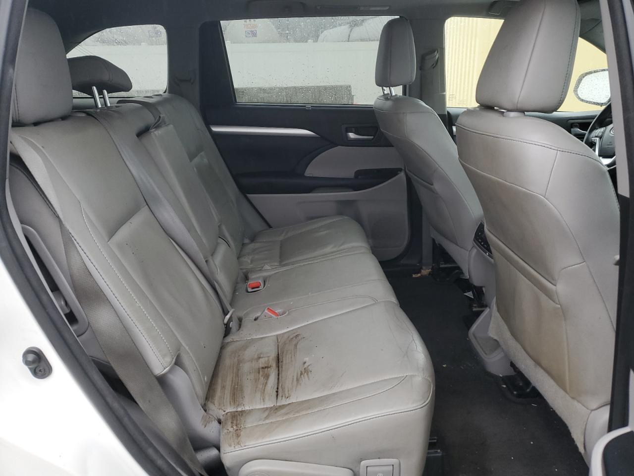 2015 Toyota Highlander - Image 11