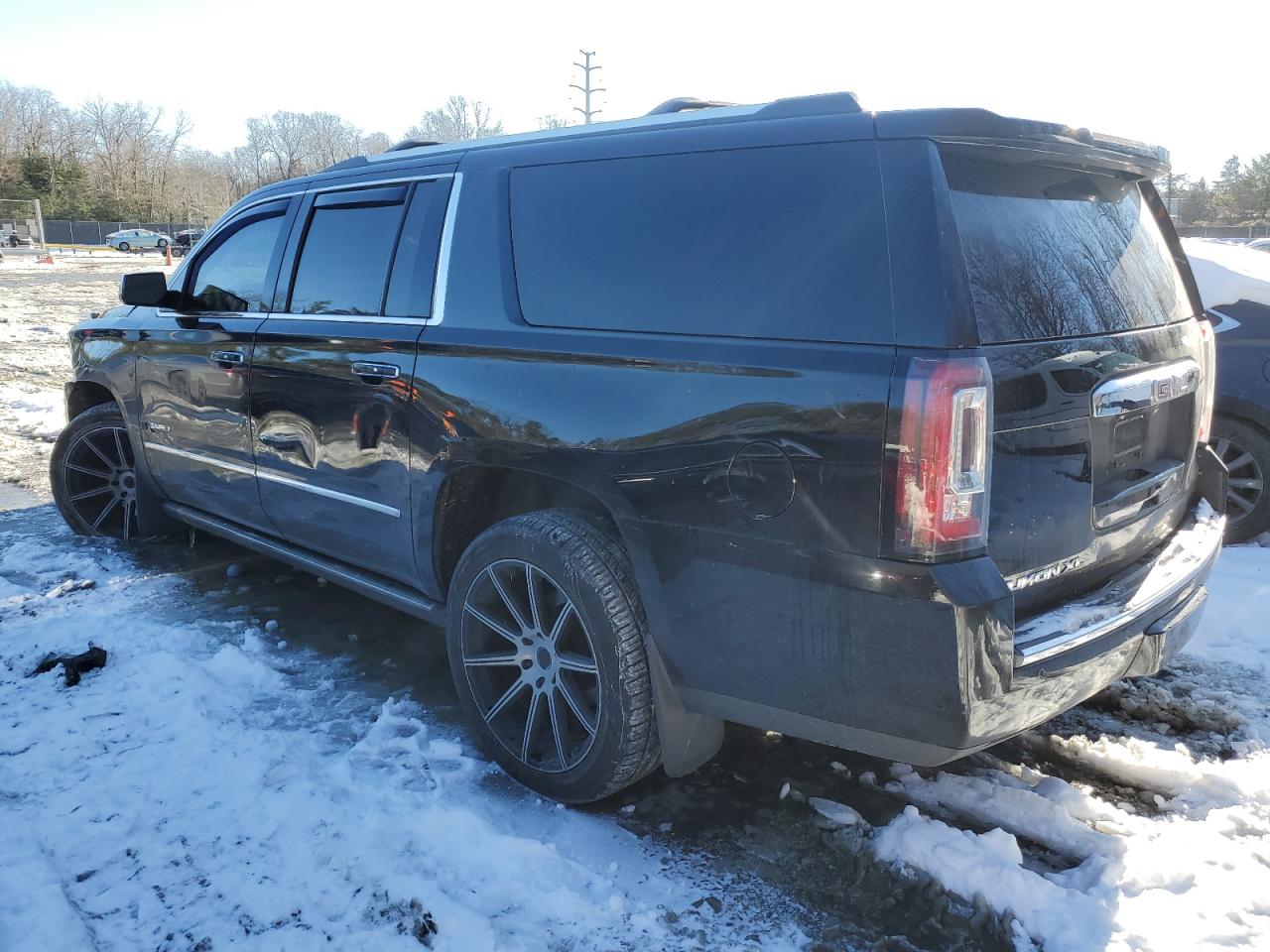 2015 GMC Yukon - Image 2