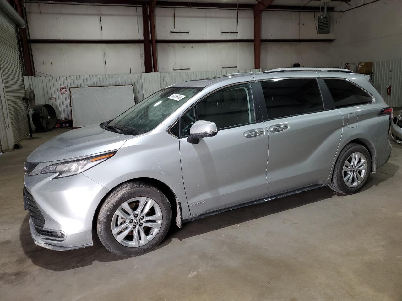 2021 Toyota Sienna - Image 1