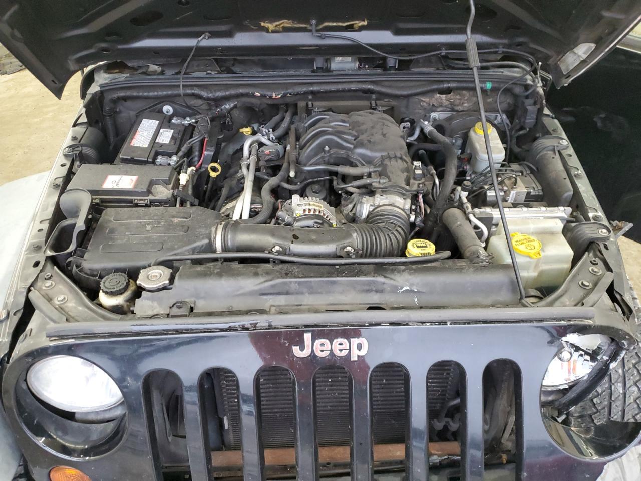 2012 Jeep Wrangler - Image 11